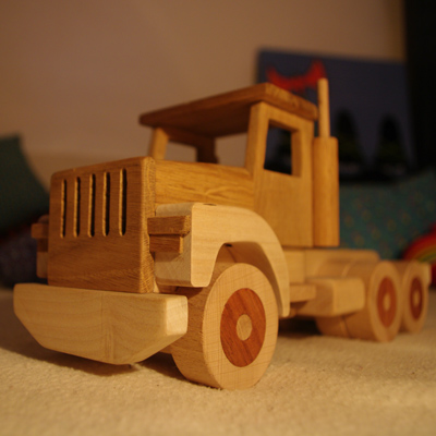 camion jouet en bois